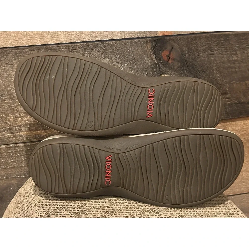 Vionic Kirra II Gold Leather T-Strap Backstrap‎ Toe Post Comfort Sandal 9.5 EUC